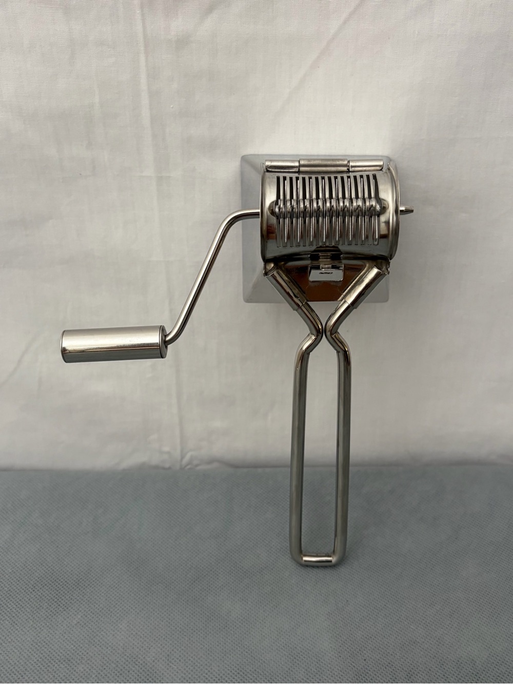 Cuisipro Stainless Steel Rotary Cheese Herb Grinder Slicer (F215) - Picture 3 of 8